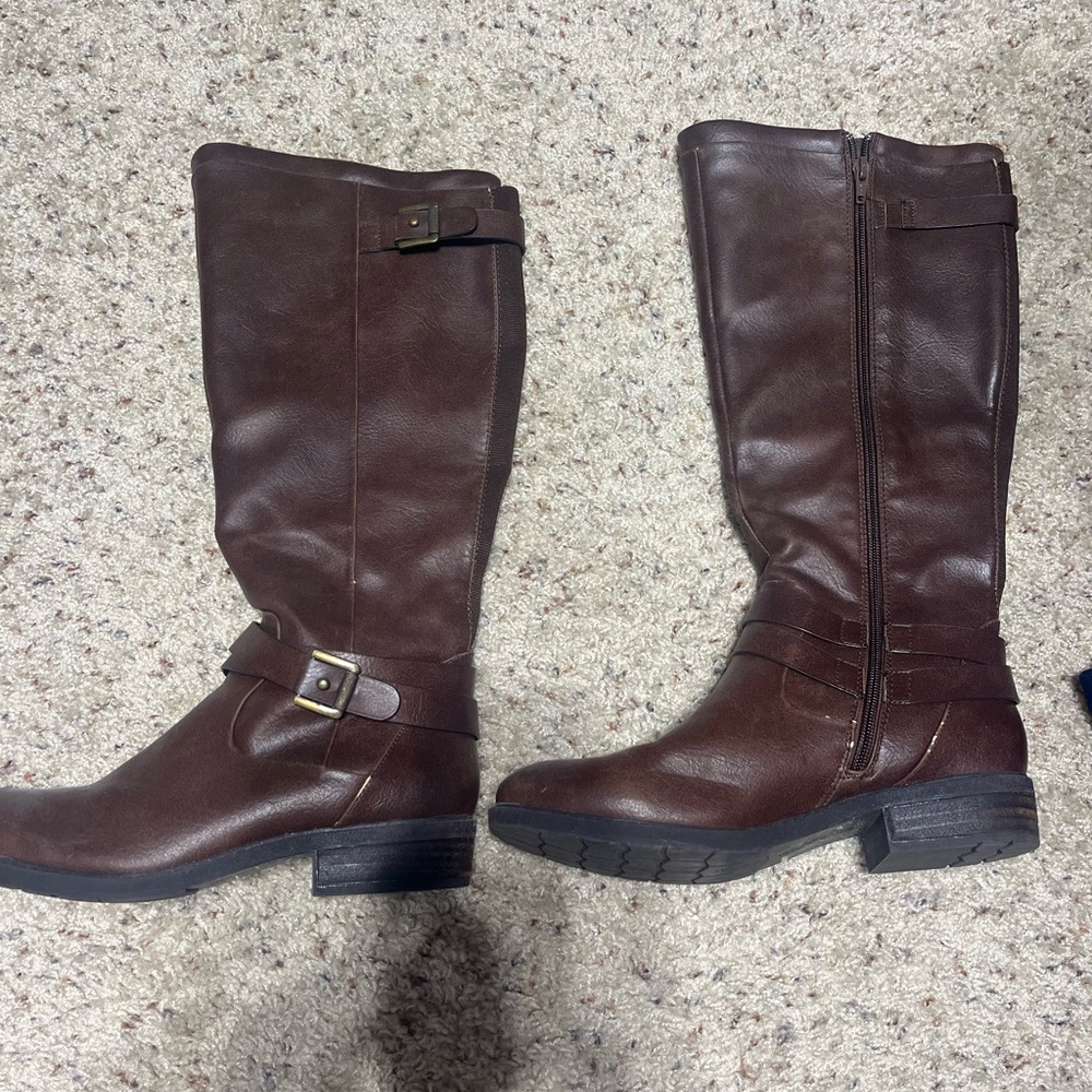 Baretraps Women's Brown Boots - Classic Knee High Zip